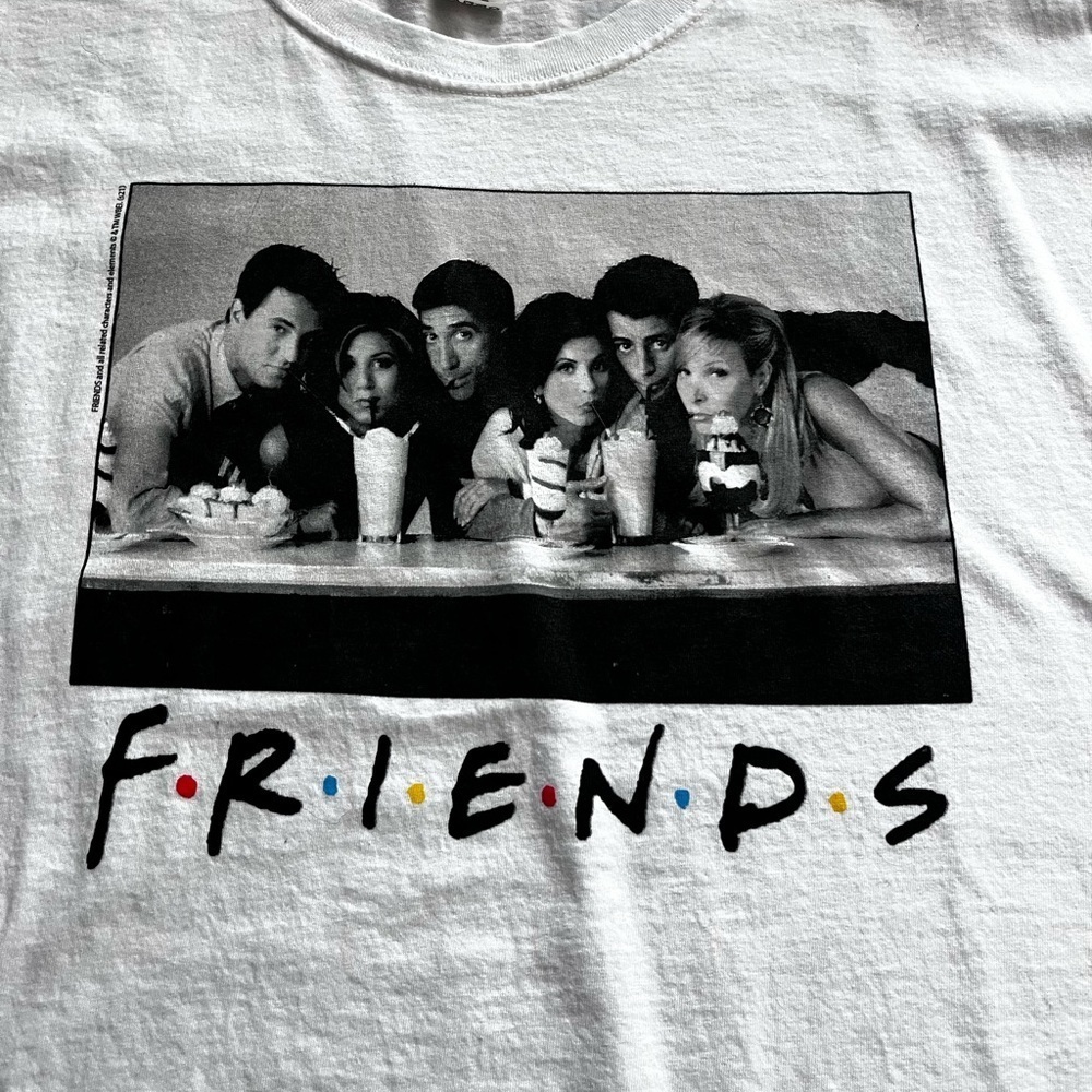 Vintage 90s Friends TV Show Cast Milkshake Graphic Tee - Fruit of the Loom SZ L - Picture 2 of 5